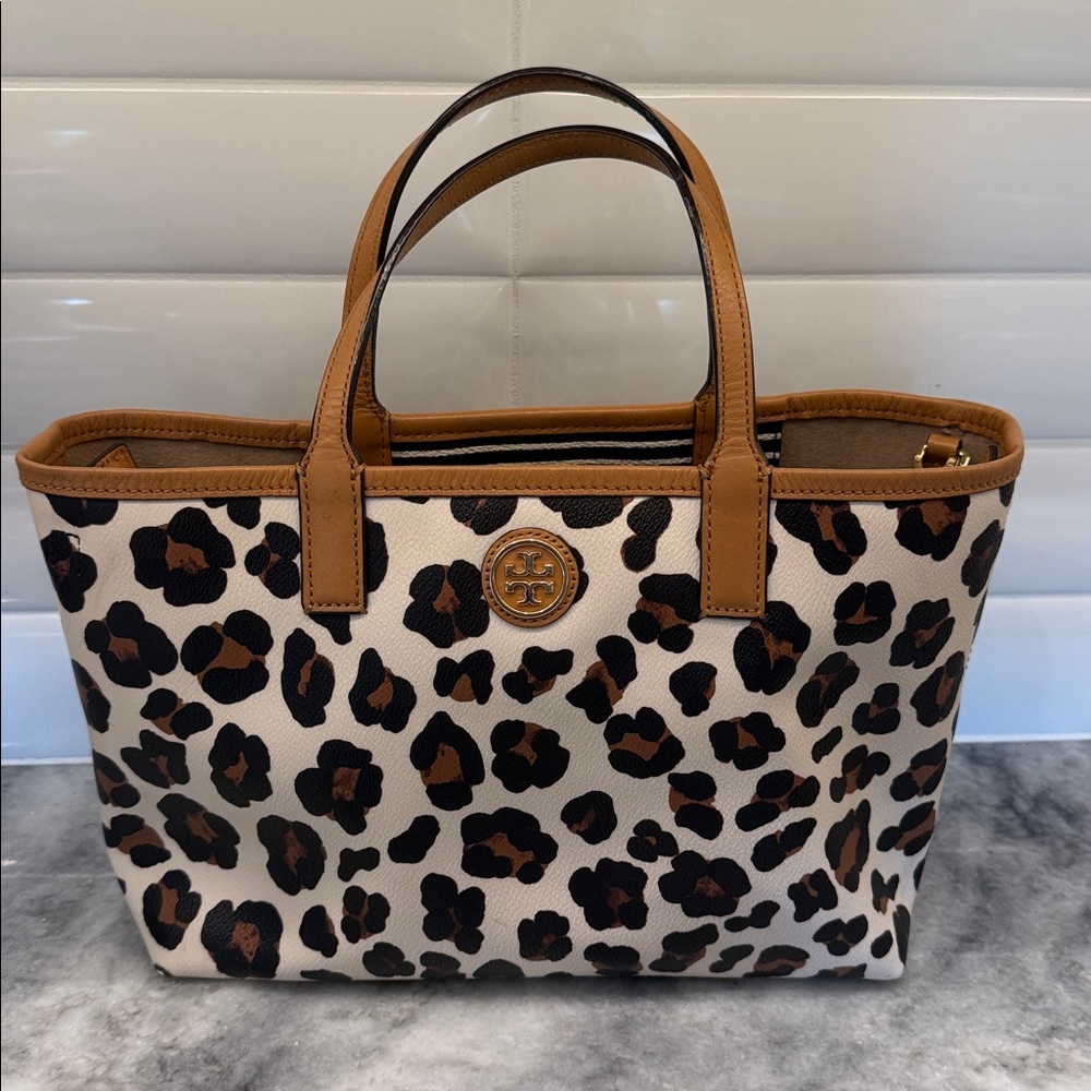 Tory Burch leopard print small tote with s…